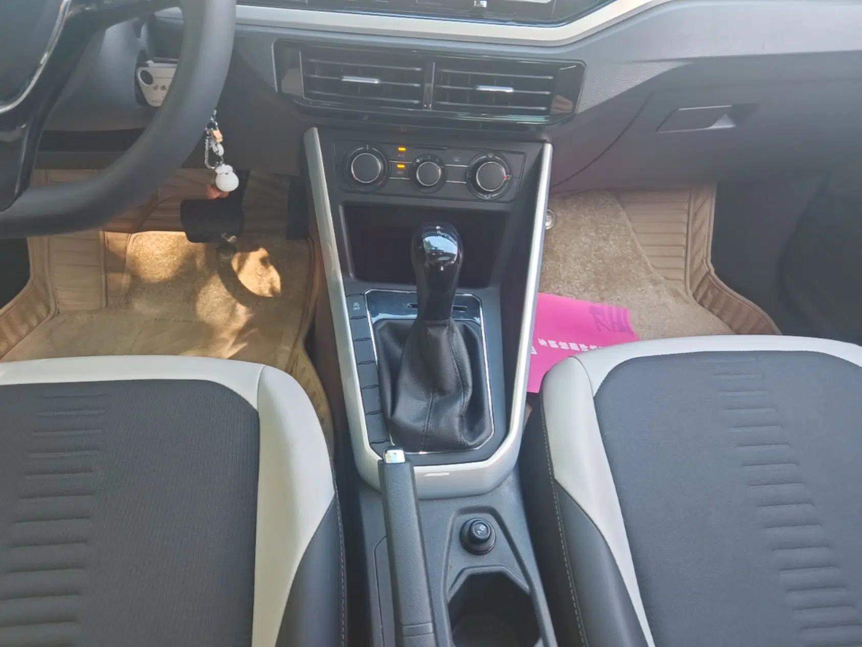 Volkswagen Polo 2019 Plus 1.5L Automatic Colorful Technology Edition — миниатюра 21