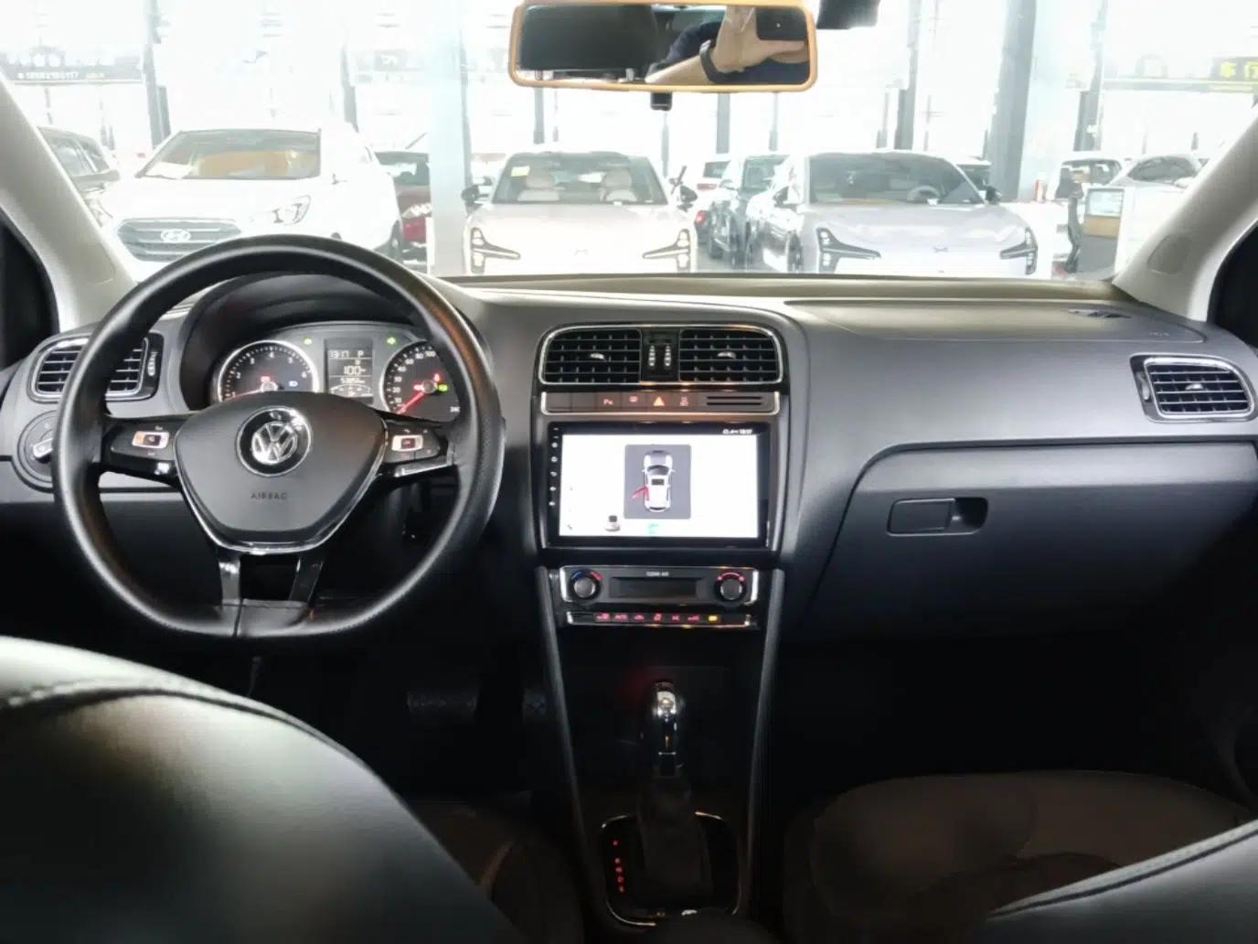 Volkswagen Polo 2016 1.6L Automatic Luxury Model — миниатюра 12