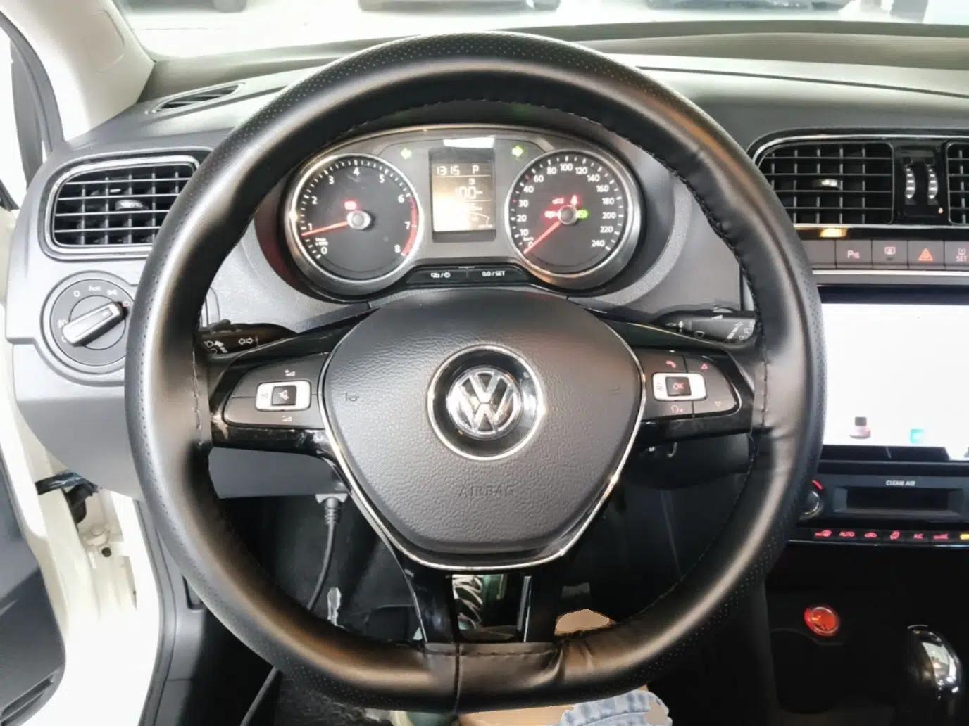 Volkswagen Polo 2016 1.6L Automatic Luxury Model — миниатюра 13