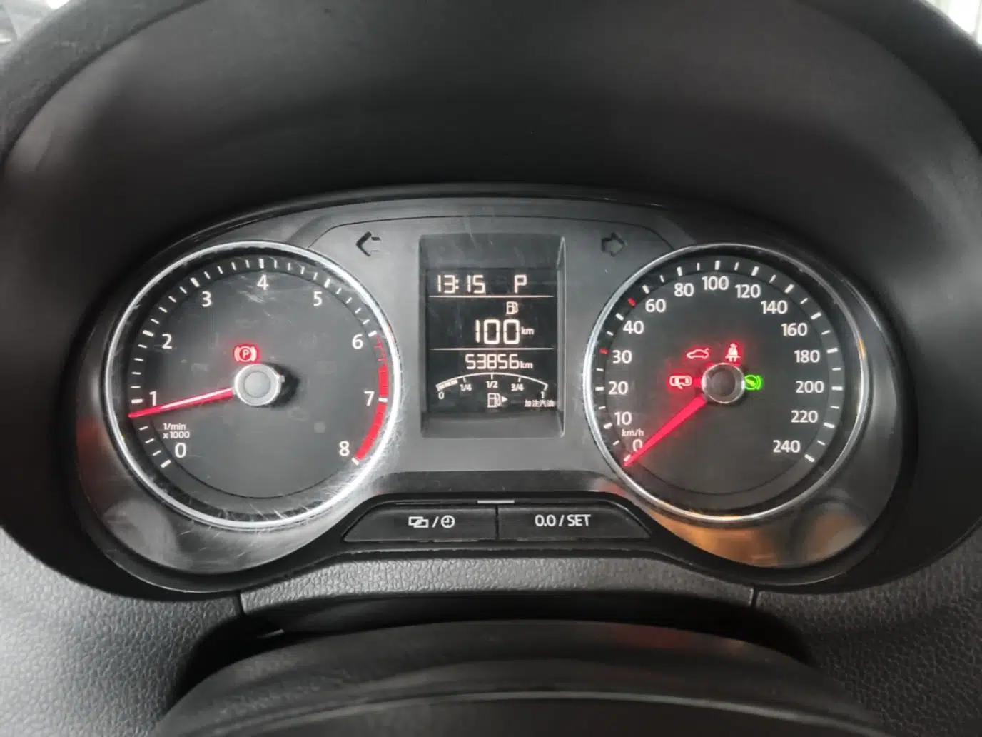 Volkswagen Polo 2016 1.6L Automatic Luxury Model — миниатюра 14