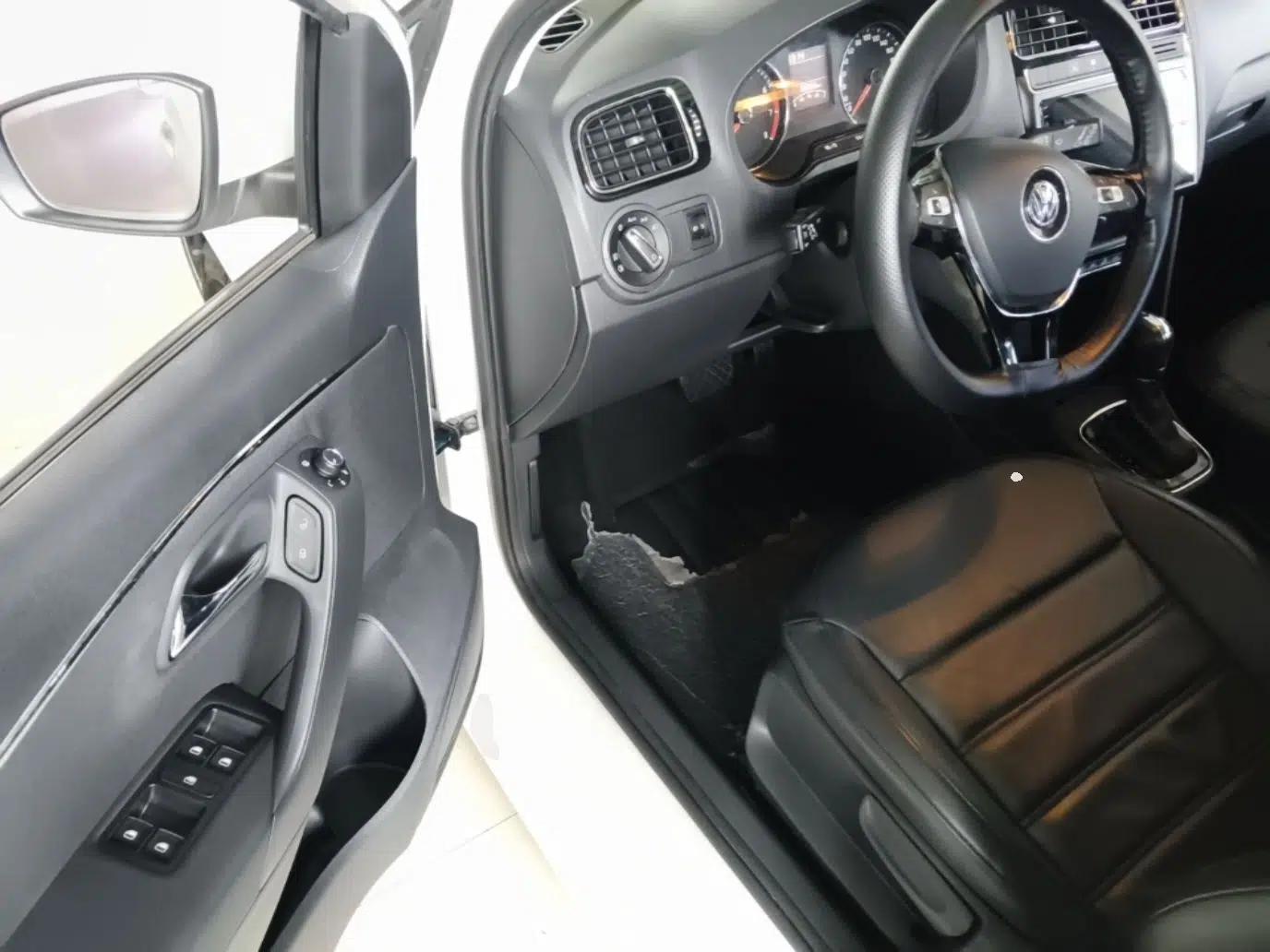 Volkswagen Polo 2016 1.6L Automatic Luxury Model — миниатюра 18