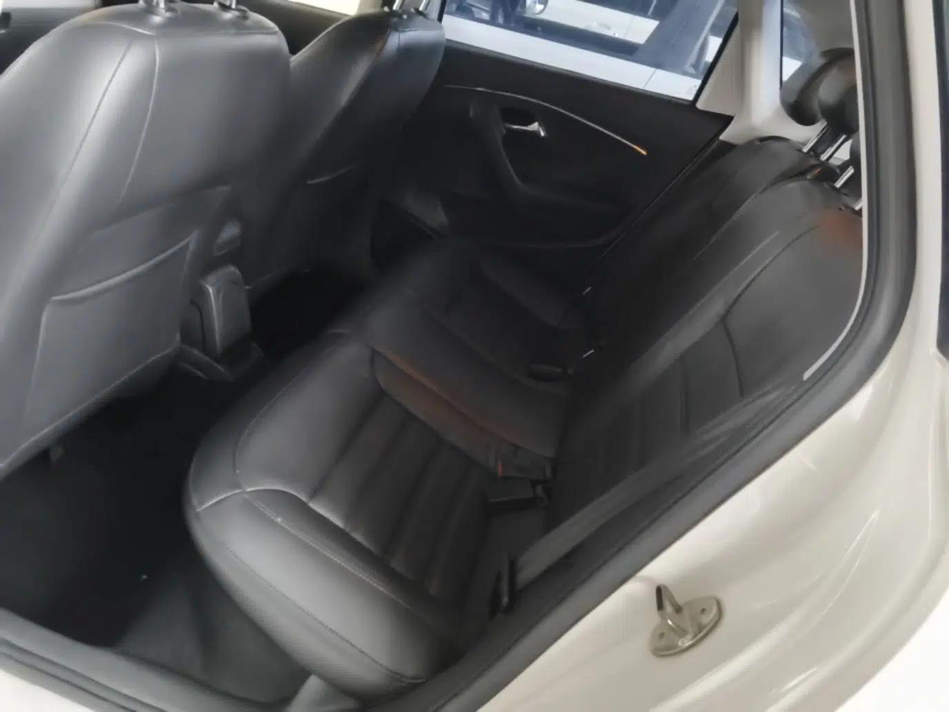 Volkswagen Polo 2016 1.6L Automatic Luxury Model — миниатюра 20