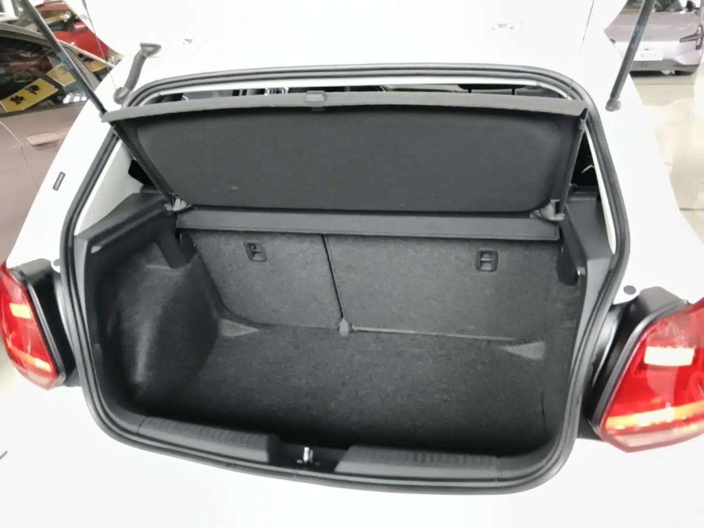 Volkswagen Polo 2016 1.6L Automatic Luxury Model — миниатюра 22