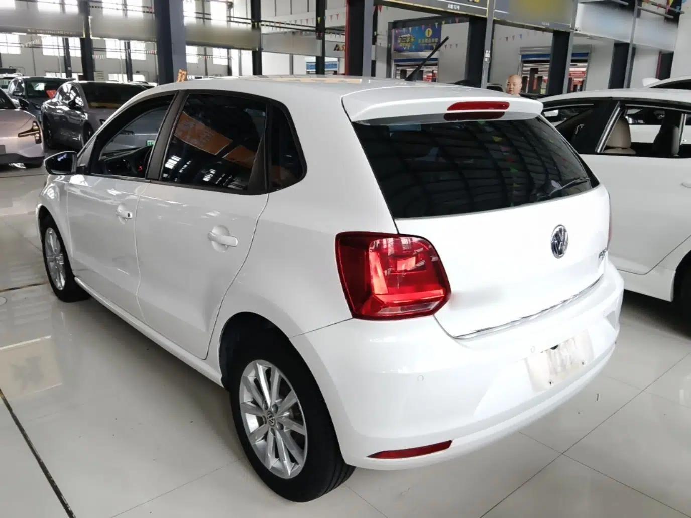 Volkswagen Polo 2016 1.6L Automatic Luxury Model — миниатюра 4
