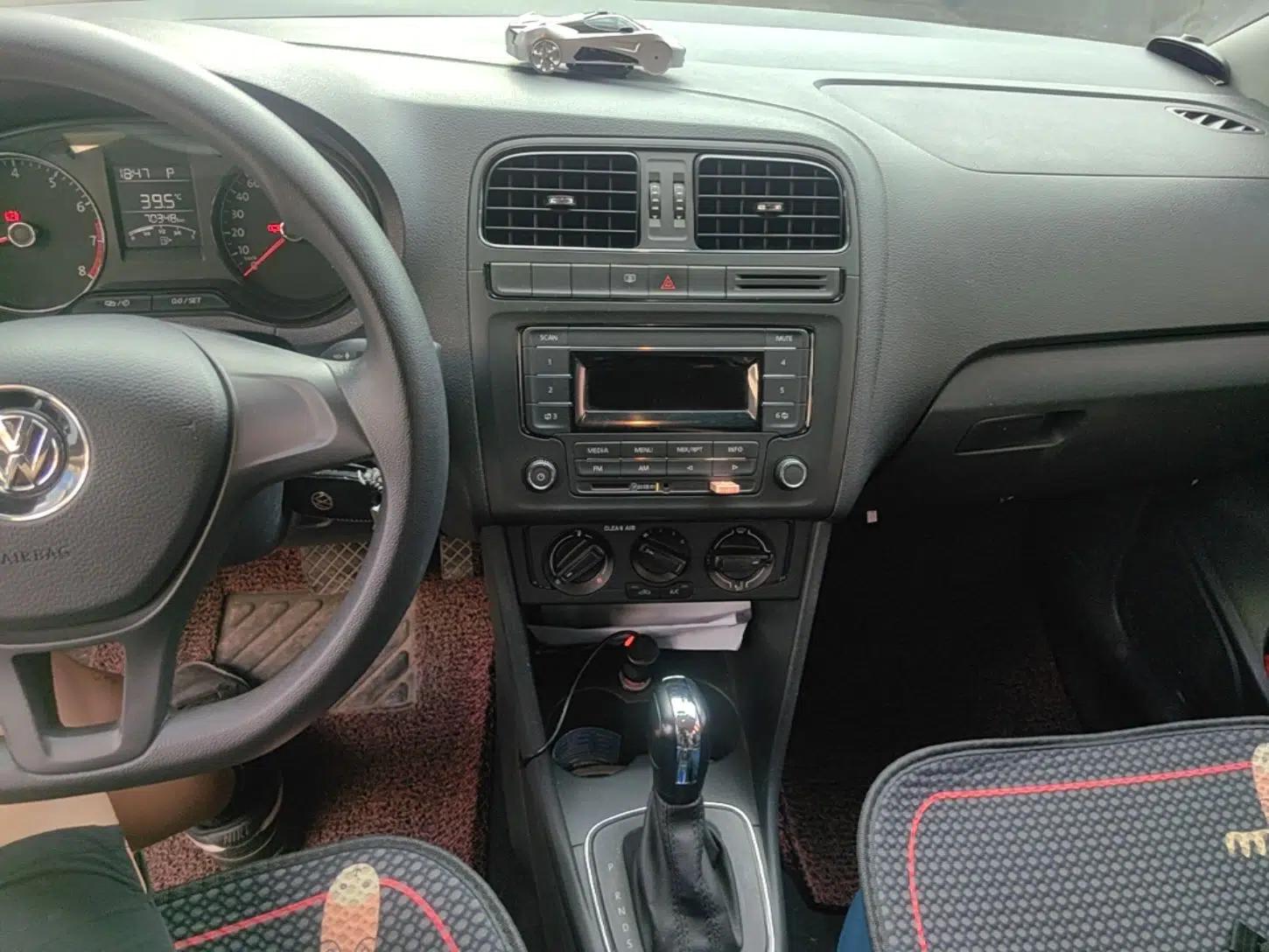 Volkswagen Polo 2016 1.4L Automatic Trendy Model — миниатюра 12