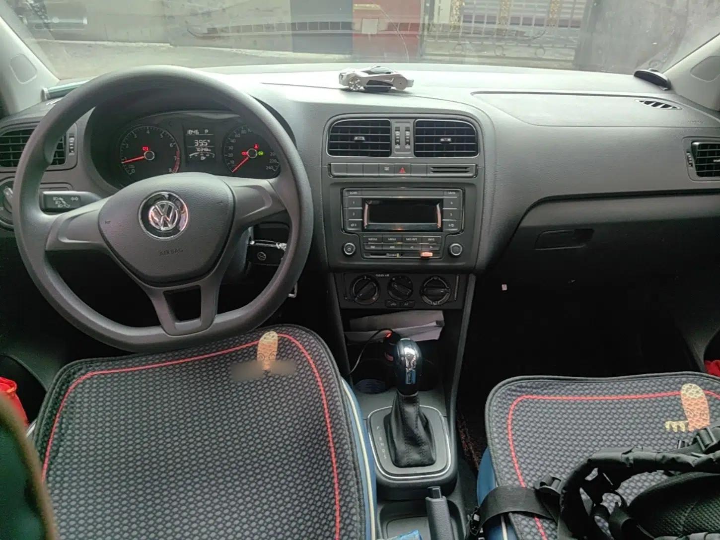 Volkswagen Polo 2016 1.4L Automatic Trendy Model — миниатюра 18