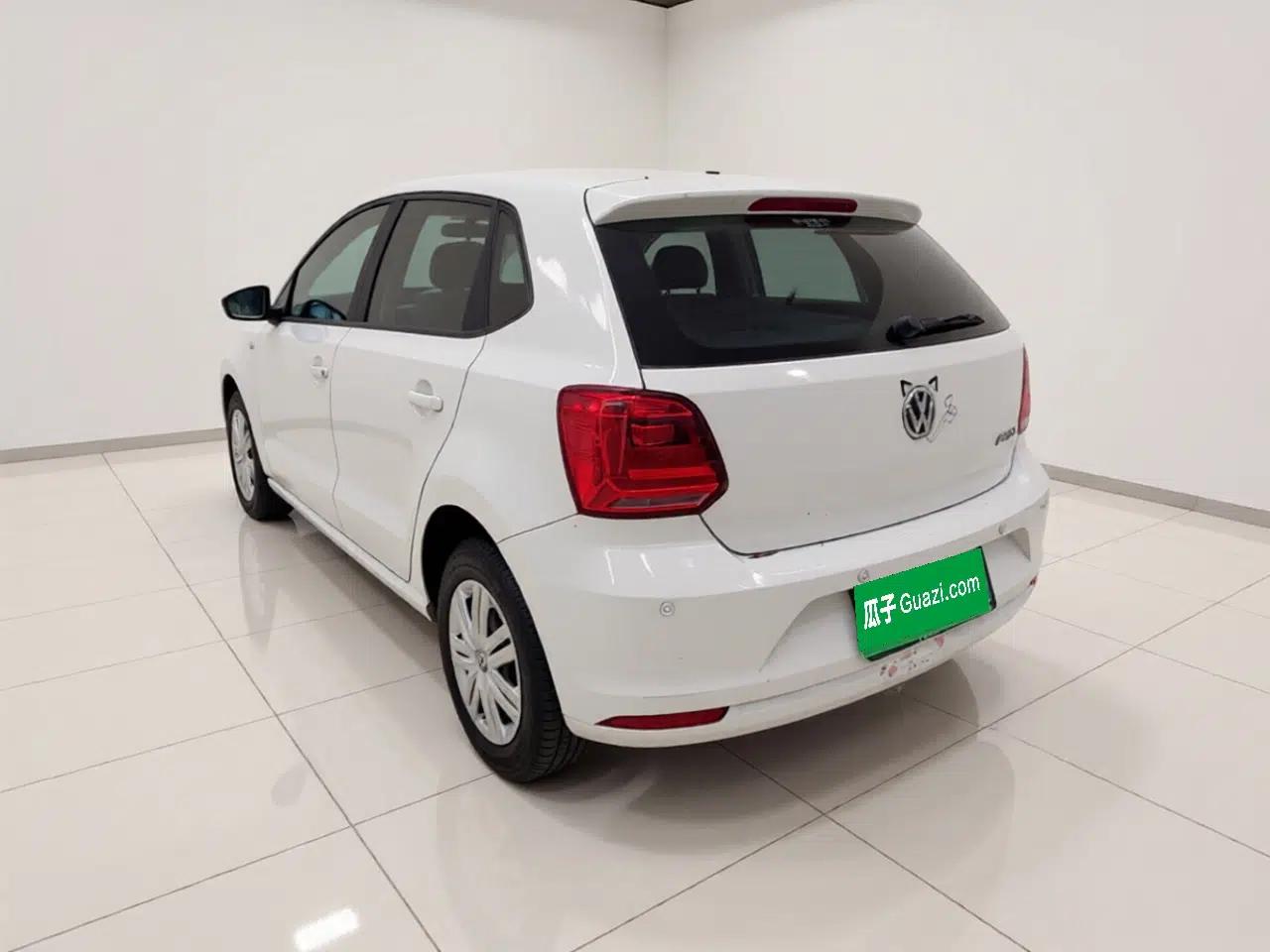 Volkswagen Polo 2016 1.4L Automatic Trendy Model — миниатюра 4