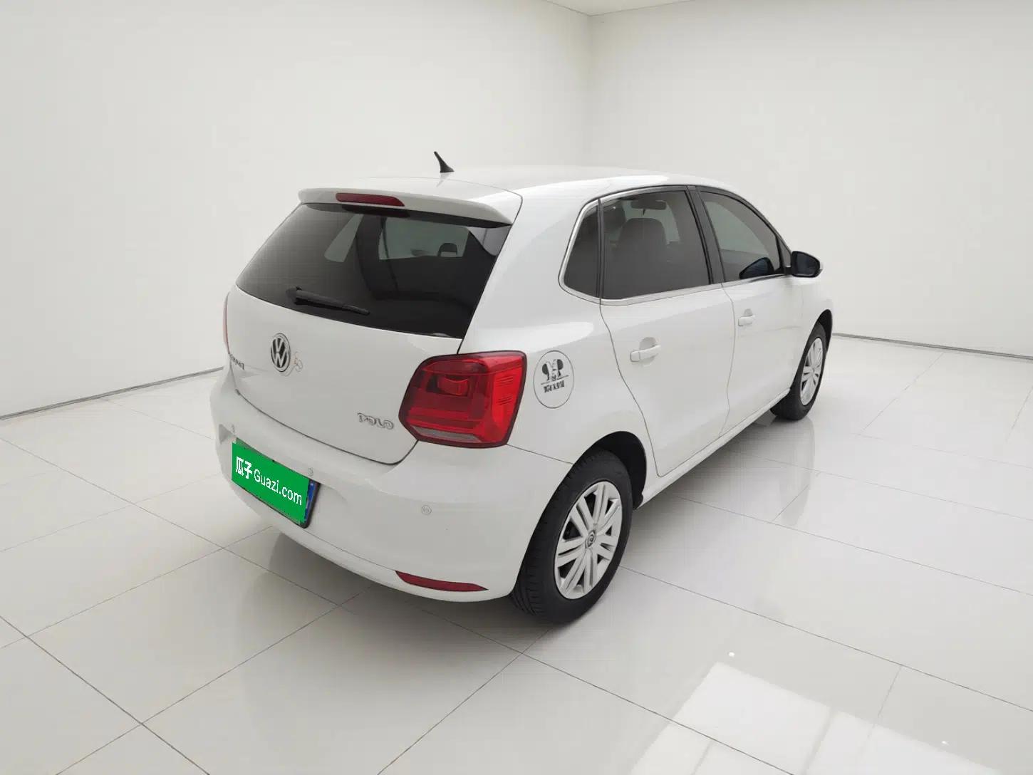 Volkswagen Polo 2016 1.4L Automatic Trendy Model — миниатюра 6