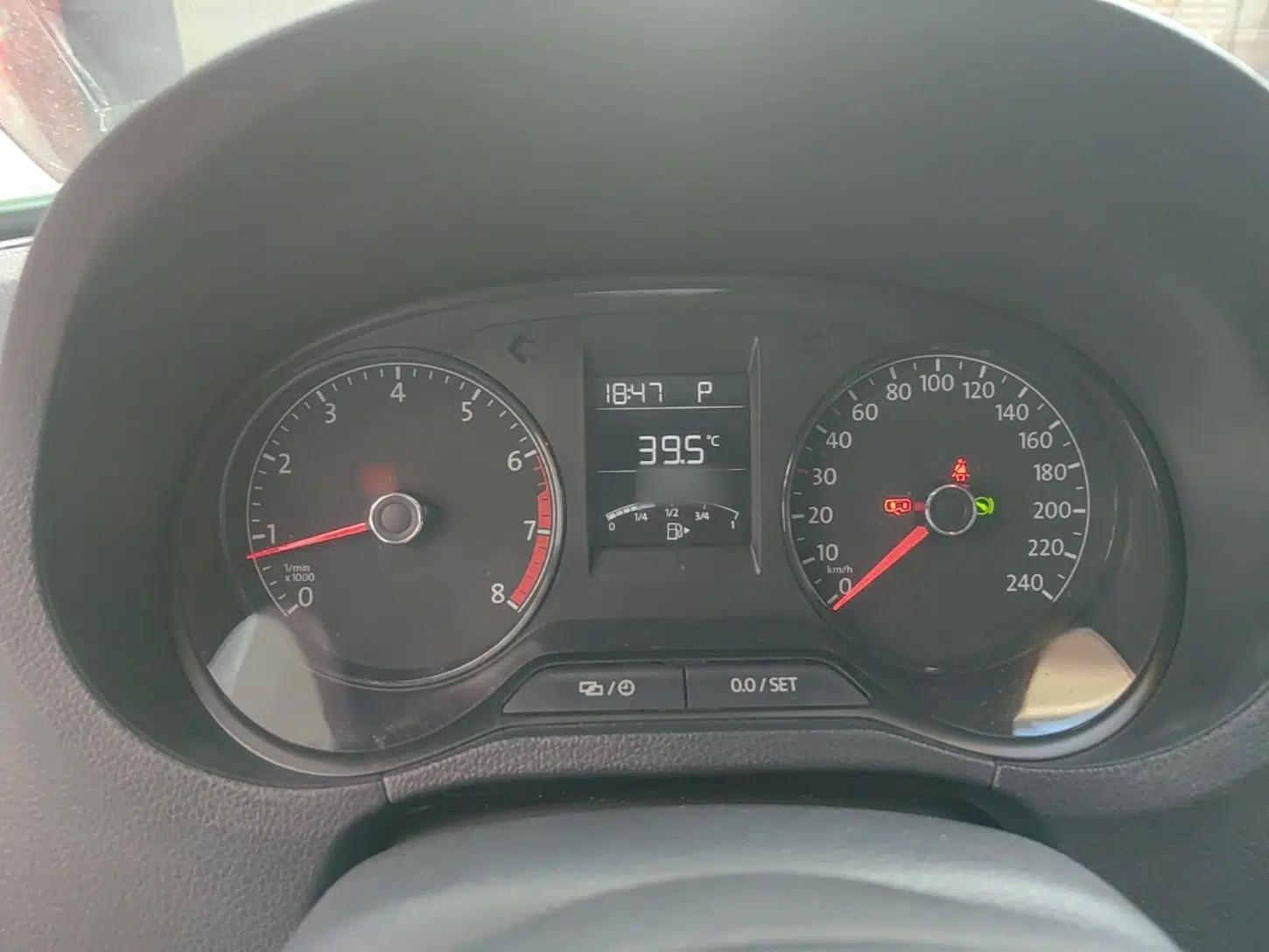 Volkswagen Polo 2016 1.4L Automatic Trendy Model — миниатюра 10