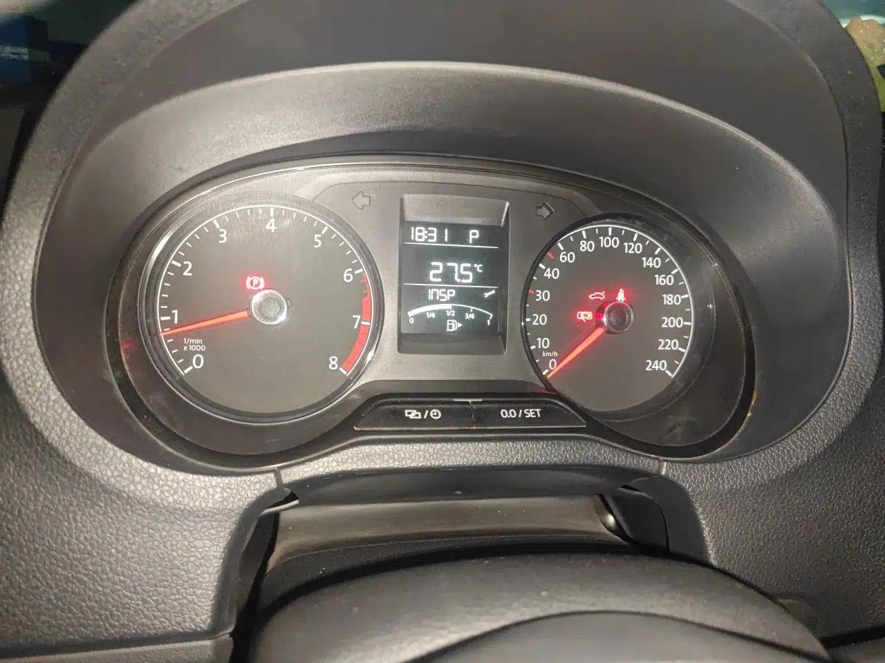 Volkswagen Polo 2016 1.4L Automatic Trendy Model — миниатюра 11