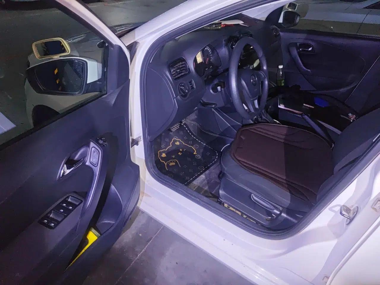 Volkswagen Polo 2016 1.4L Automatic Trendy Model — миниатюра 16