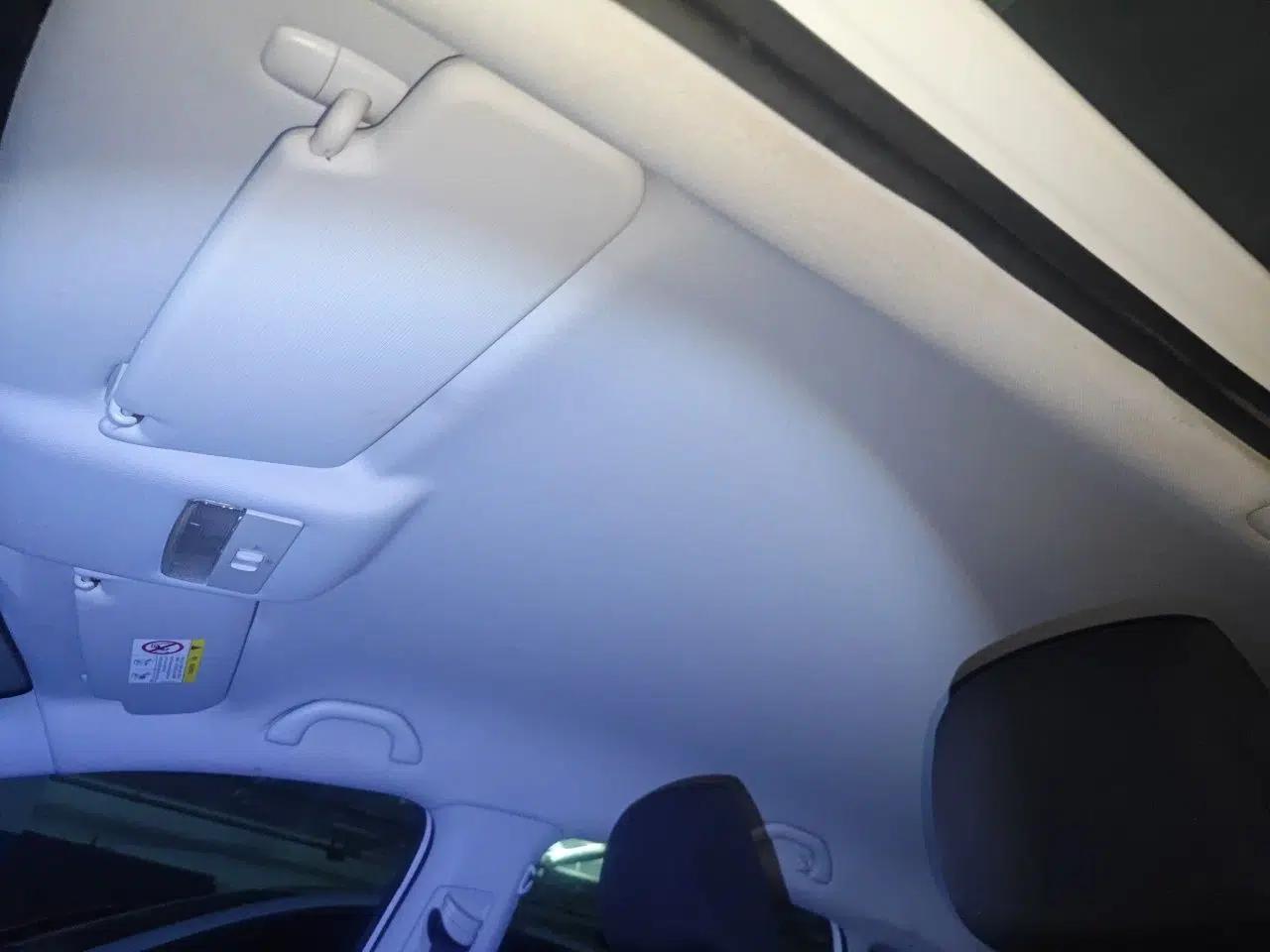 Volkswagen Polo 2016 1.4L Automatic Trendy Model — миниатюра 18