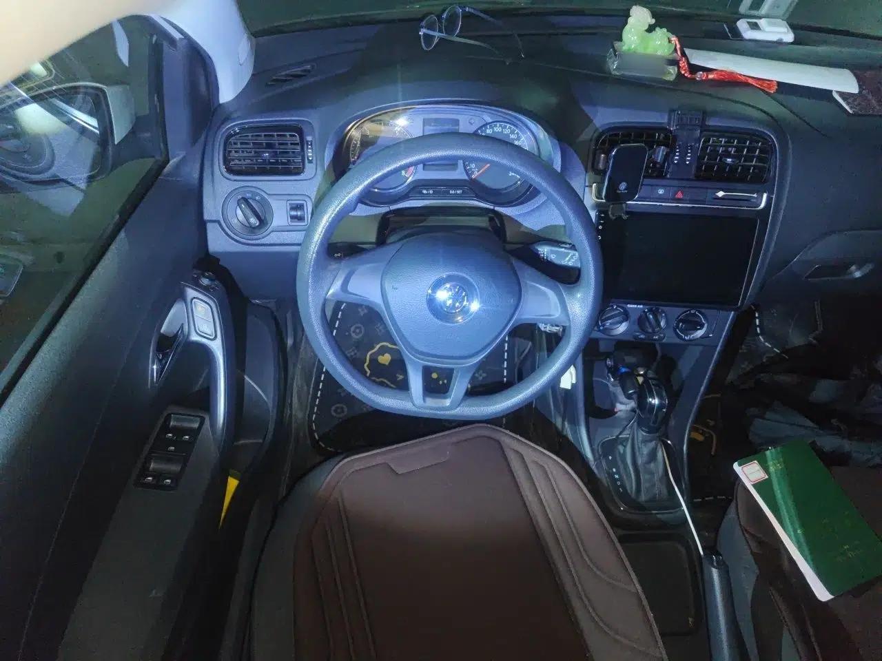 Volkswagen Polo 2016 1.4L Automatic Trendy Model — миниатюра 10