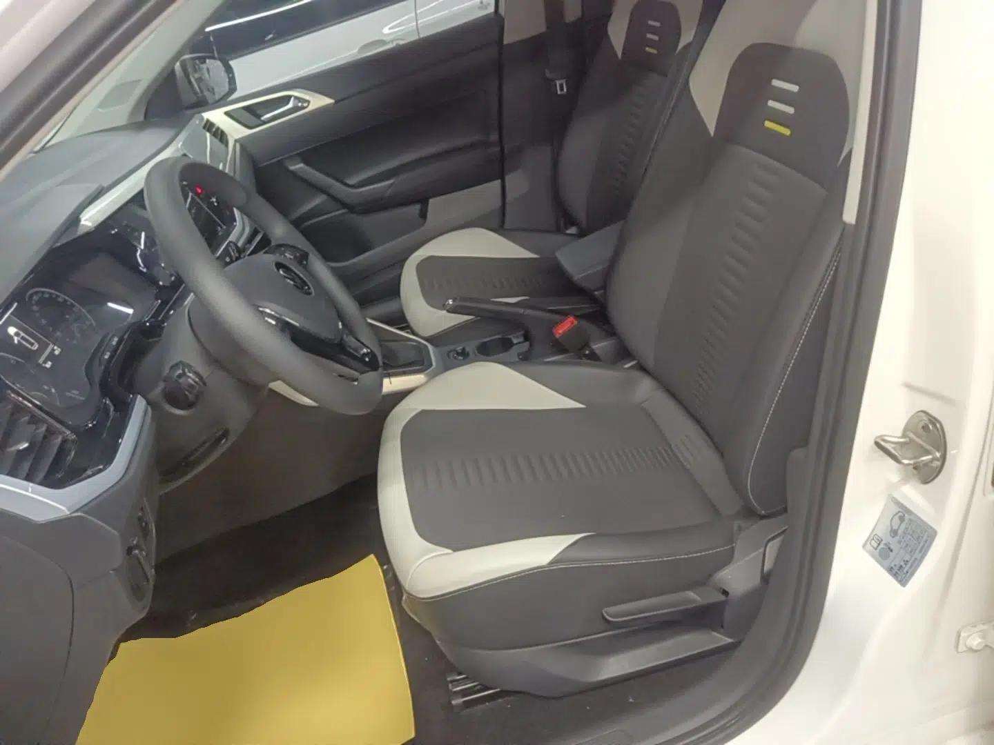 Volkswagen Polo 2021 Plus 1.5L Automatic Colorful Tech Edition — миниатюра 22