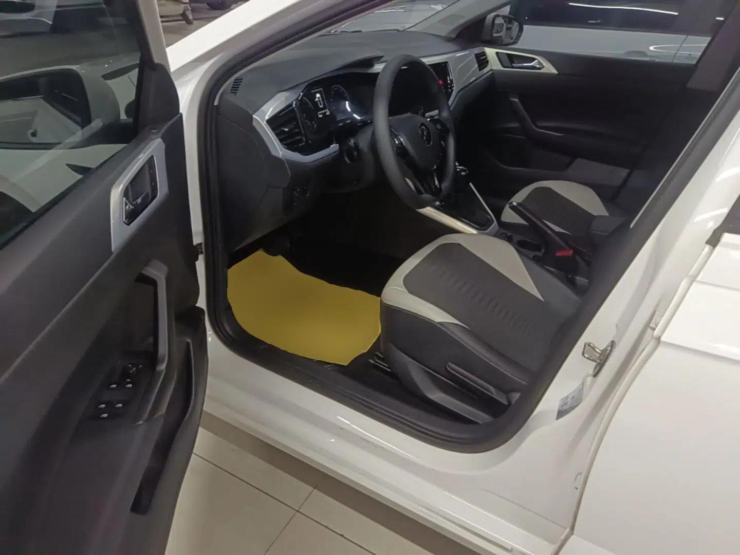 Volkswagen Polo 2021 Plus 1.5L Automatic Colorful Tech Edition — миниатюра 23
