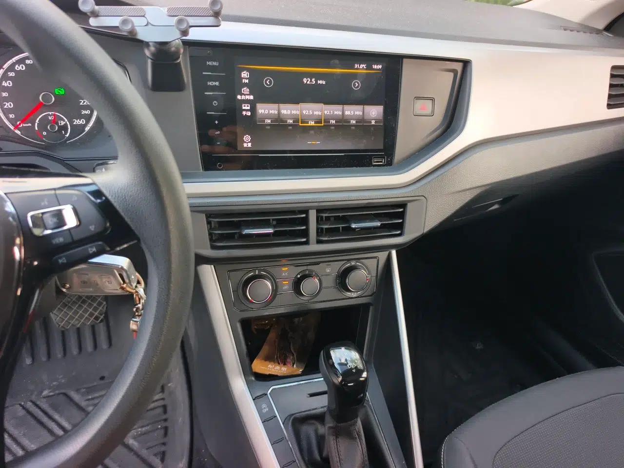 Volkswagen Polo 2019 Plus 1.5L Automatic Panoramic Enjoyment Edition — миниатюра 13