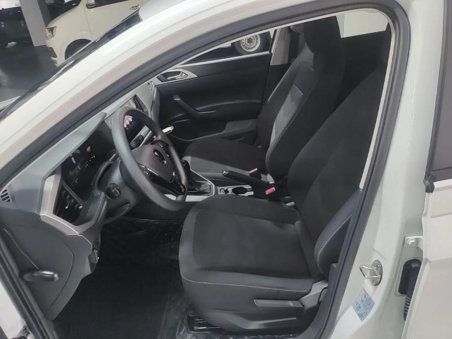 Volkswagen Polo 2023 Plus 1.5L Automatic Enjoy-the-Moment Edition — миниатюра 17