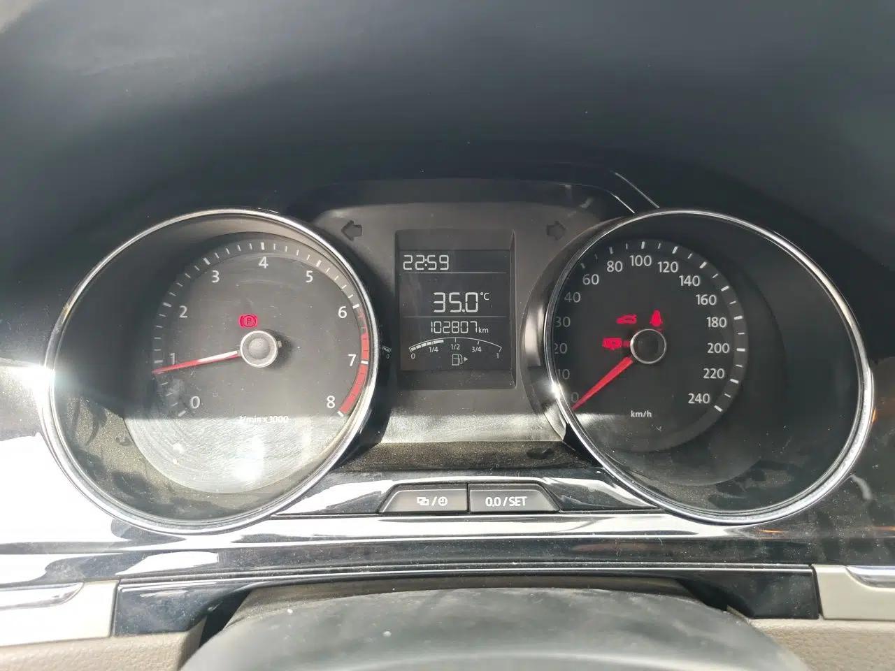 Volkswagen Bora 2014 1.6L Manual Comfort Model — миниатюра 11