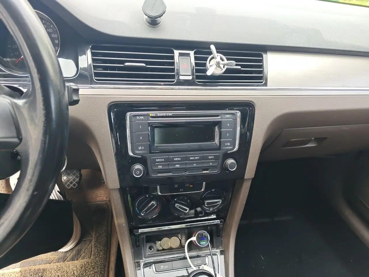 Volkswagen Bora 2014 1.6L Manual Comfort Model — миниатюра 13