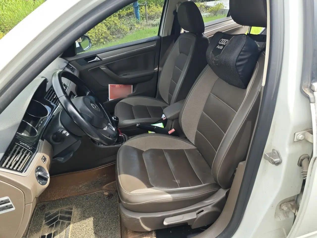 Volkswagen Bora 2014 1.6L Manual Comfort Model — миниатюра 15