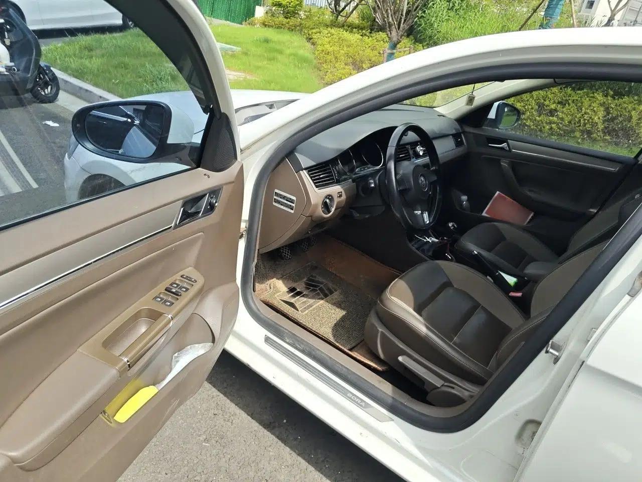 Volkswagen Bora 2014 1.6L Manual Comfort Model — миниатюра 16
