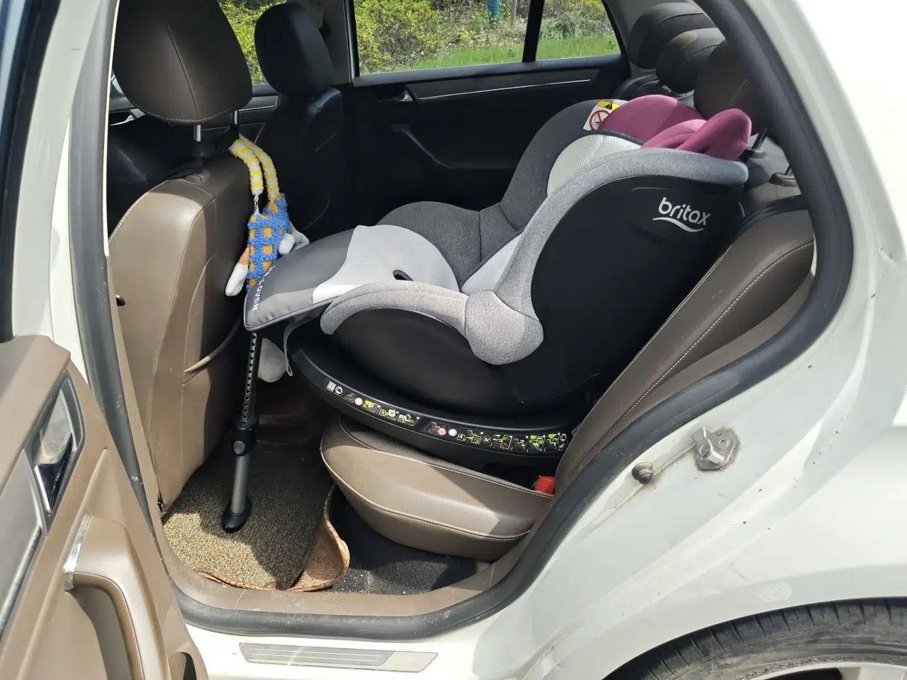 Volkswagen Bora 2014 1.6L Manual Comfort Model — миниатюра 17
