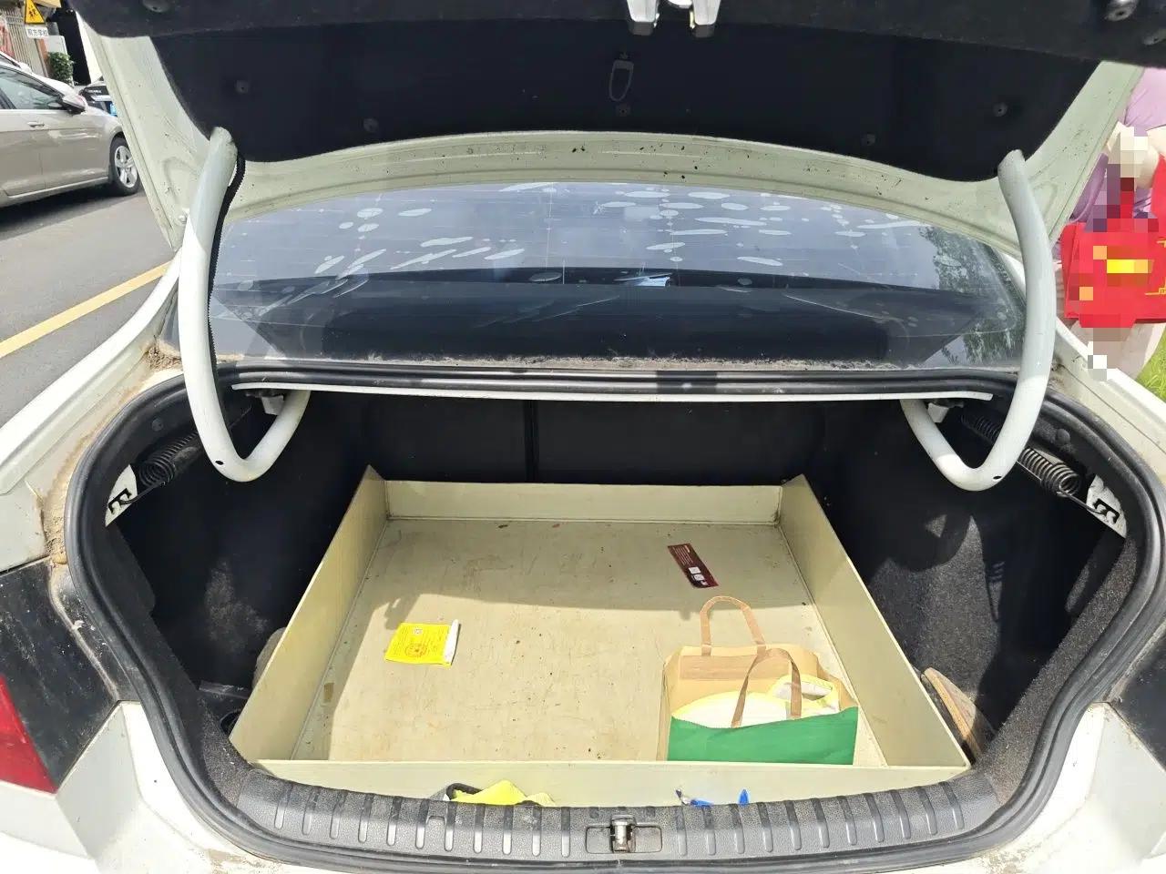 Volkswagen Bora 2014 1.6L Manual Comfort Model — миниатюра 19