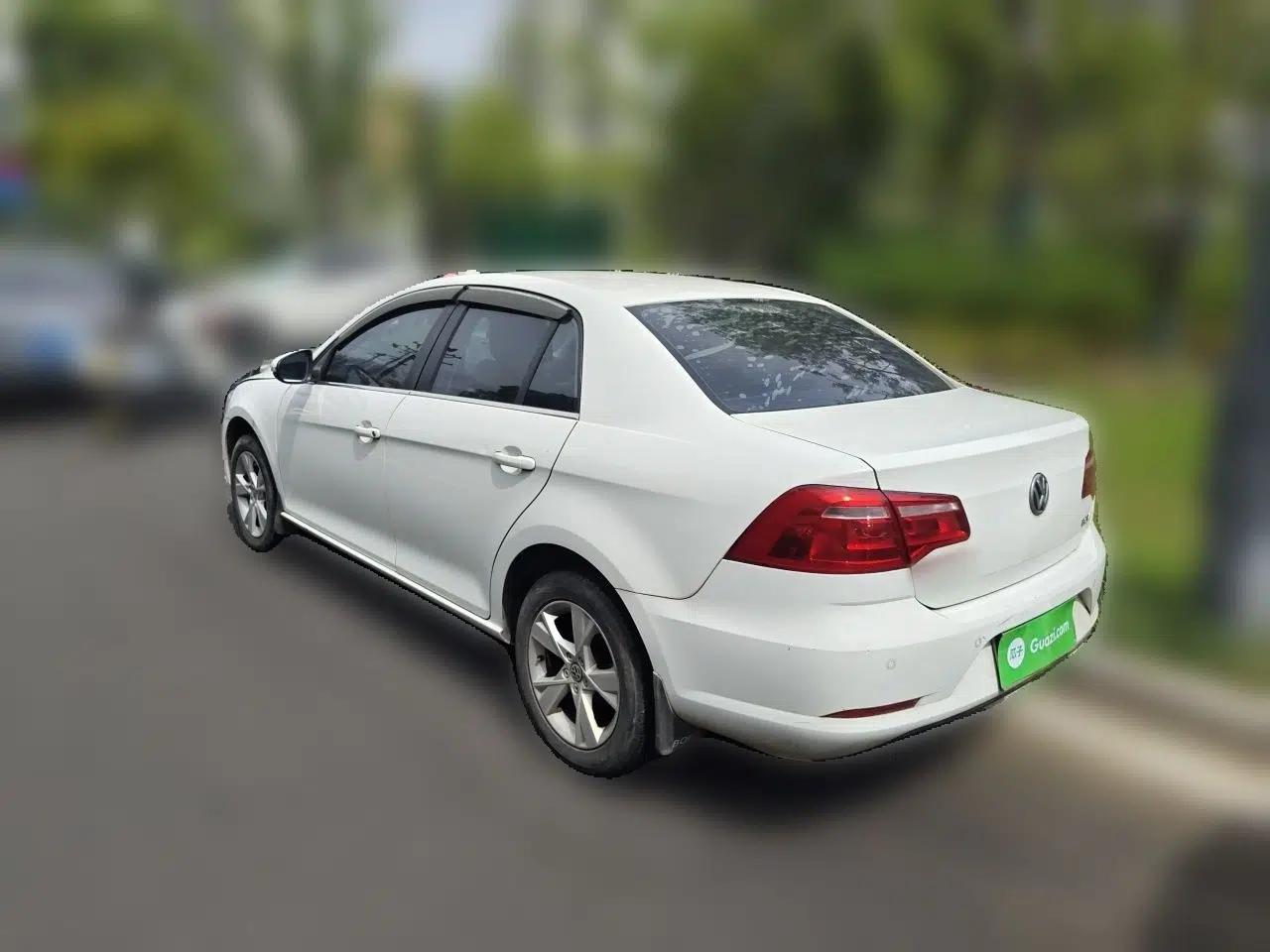 Volkswagen Bora 2014 1.6L Manual Comfort Model — миниатюра 4