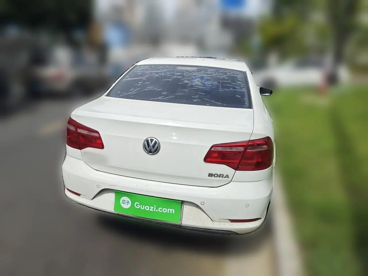 Volkswagen Bora 2014 1.6L Manual Comfort Model — миниатюра 5