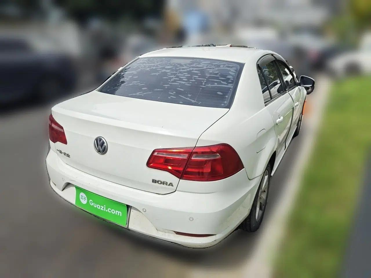 Volkswagen Bora 2014 1.6L Manual Comfort Model — миниатюра 6