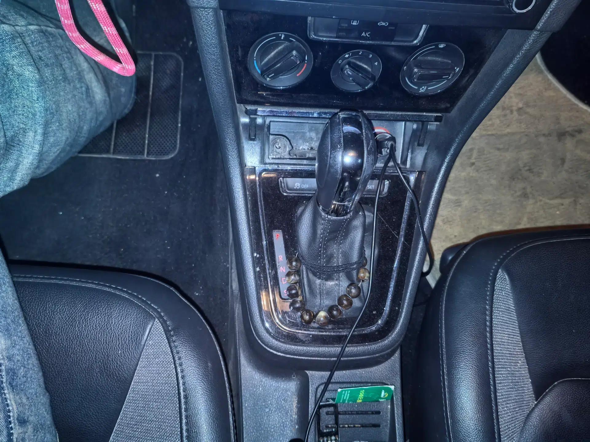 Volkswagen Bora 2014 1.6L Automatic Comfort Model — миниатюра 11