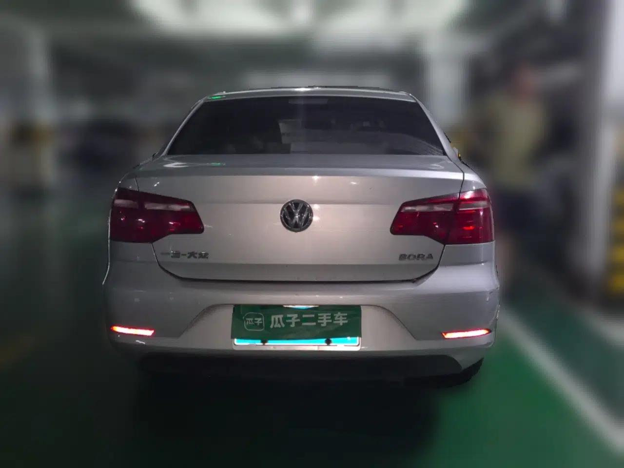 Volkswagen Bora 2014 1.6L Automatic Comfort Model — миниатюра 3