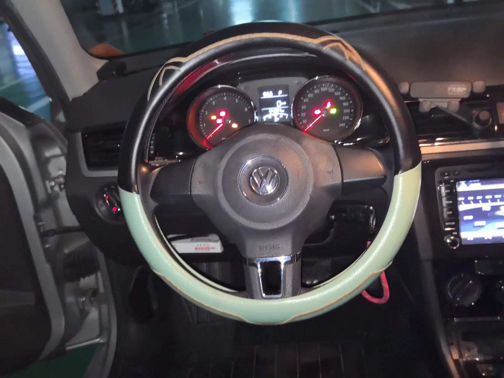 Volkswagen Bora 2014 1.6L Automatic Comfort Model — миниатюра 7