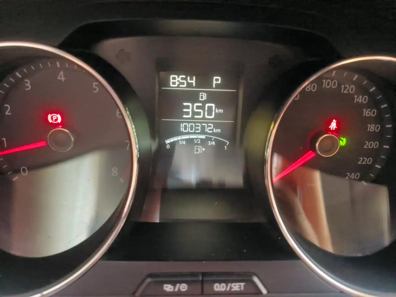 Volkswagen Bora 2013 1.6L Automatic Fashion Model — миниатюра 12