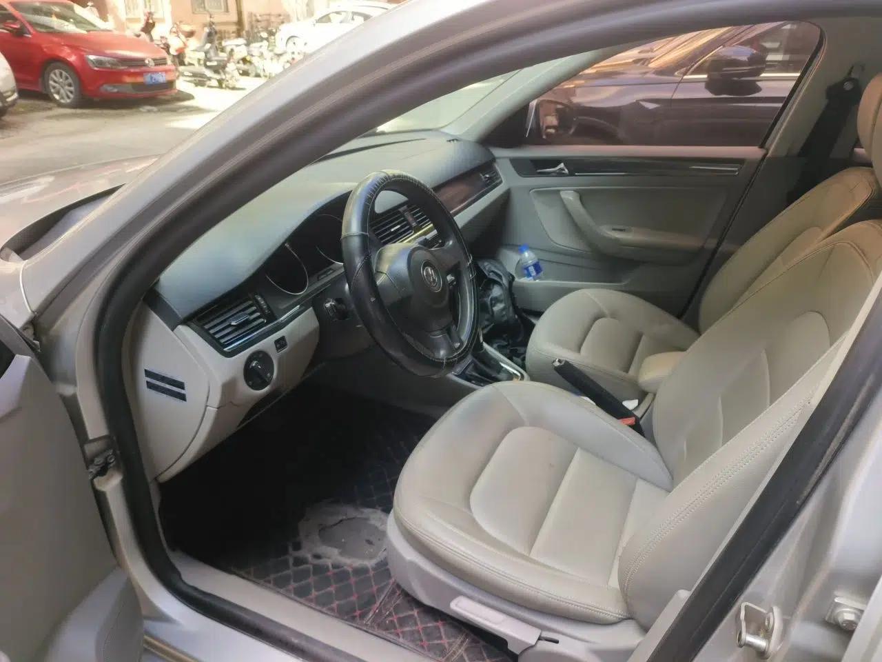 Volkswagen Bora 2013 1.6L Automatic Fashion Model — миниатюра 16