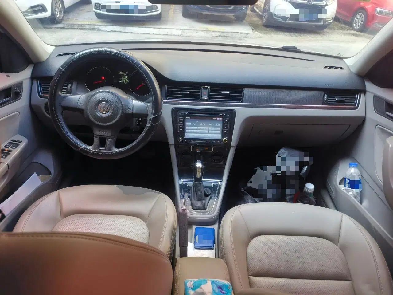 Volkswagen Bora 2013 1.6L Automatic Fashion Model — миниатюра 9