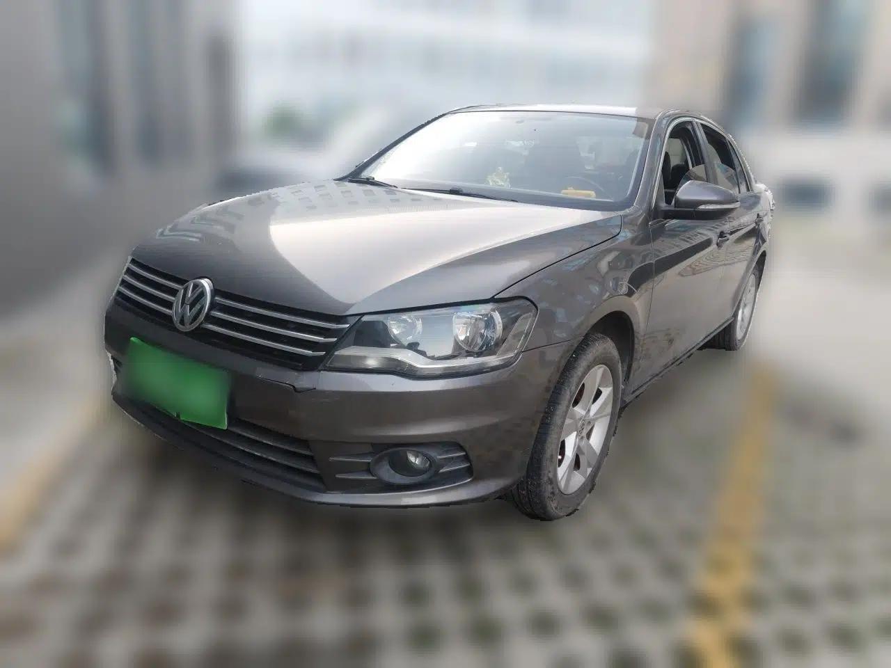 Volkswagen Bora 2013 1.6L Manual Comfort Model — миниатюра 1