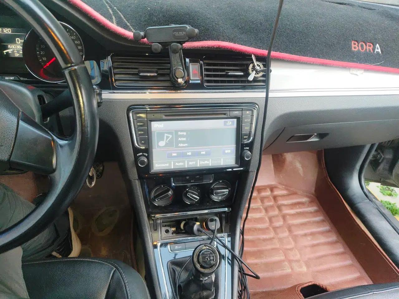 Volkswagen Bora 2013 1.6L Manual Comfort Model — миниатюра 13