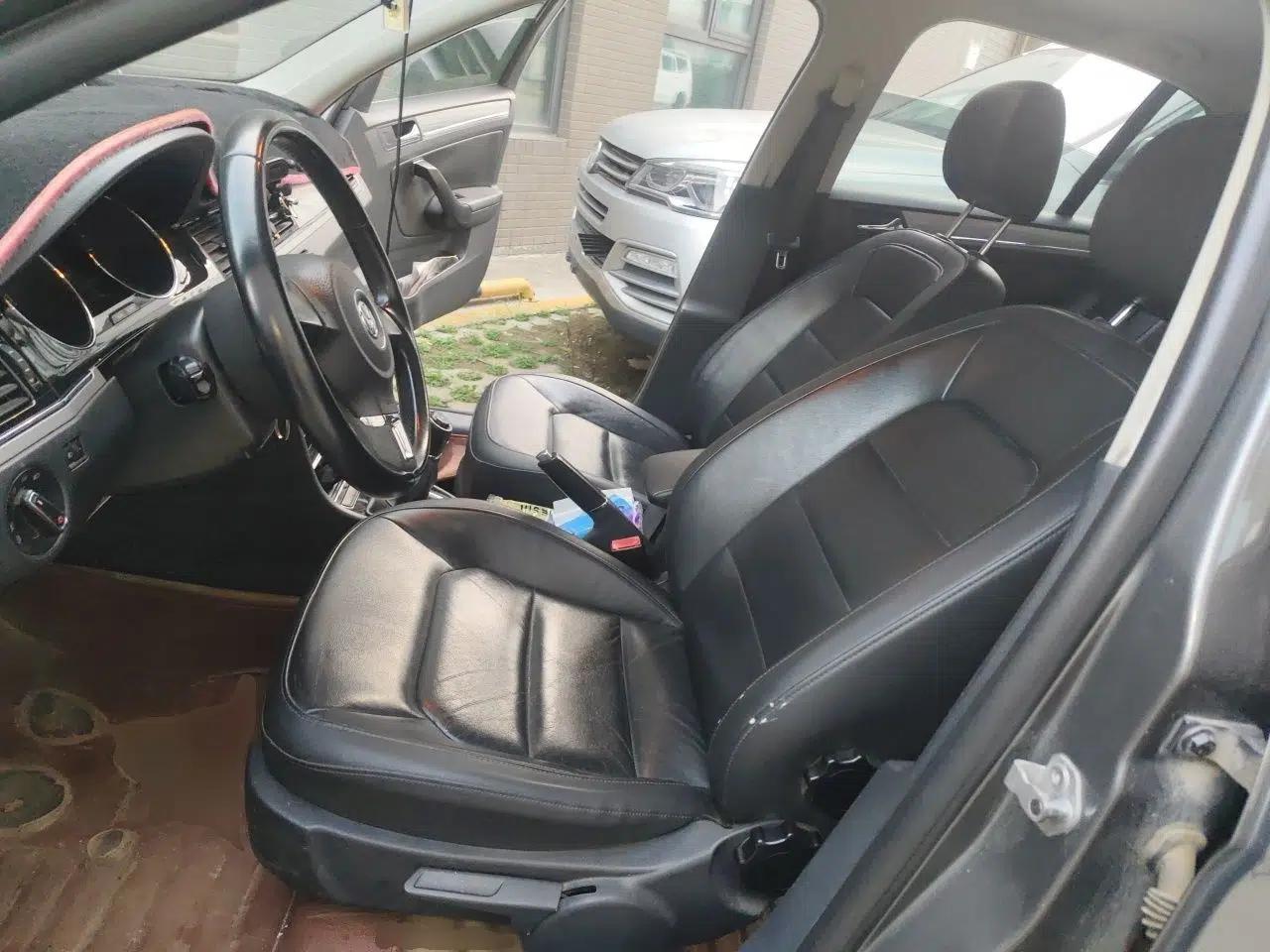 Volkswagen Bora 2013 1.6L Manual Comfort Model — миниатюра 15