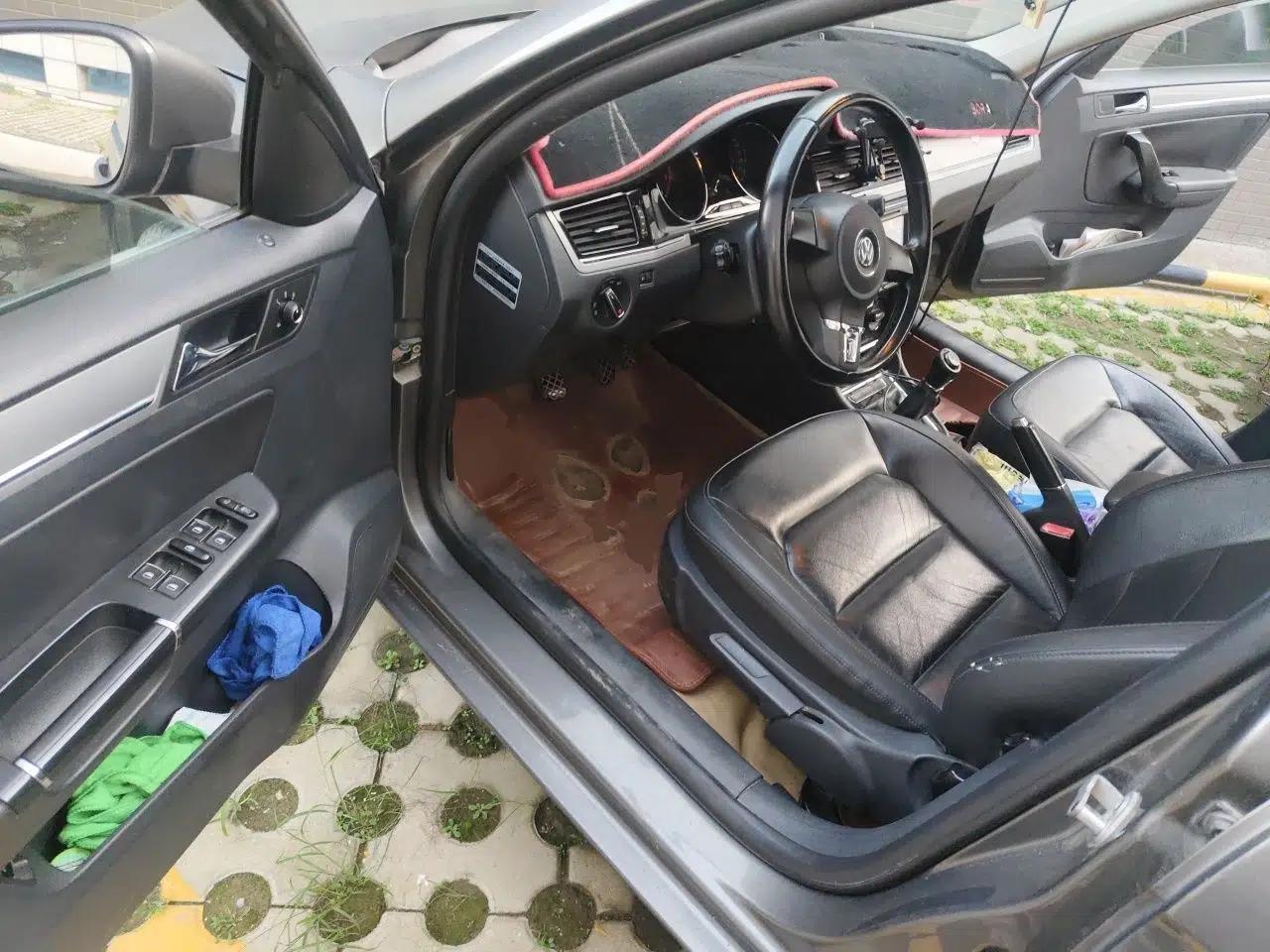 Volkswagen Bora 2013 1.6L Manual Comfort Model — миниатюра 16