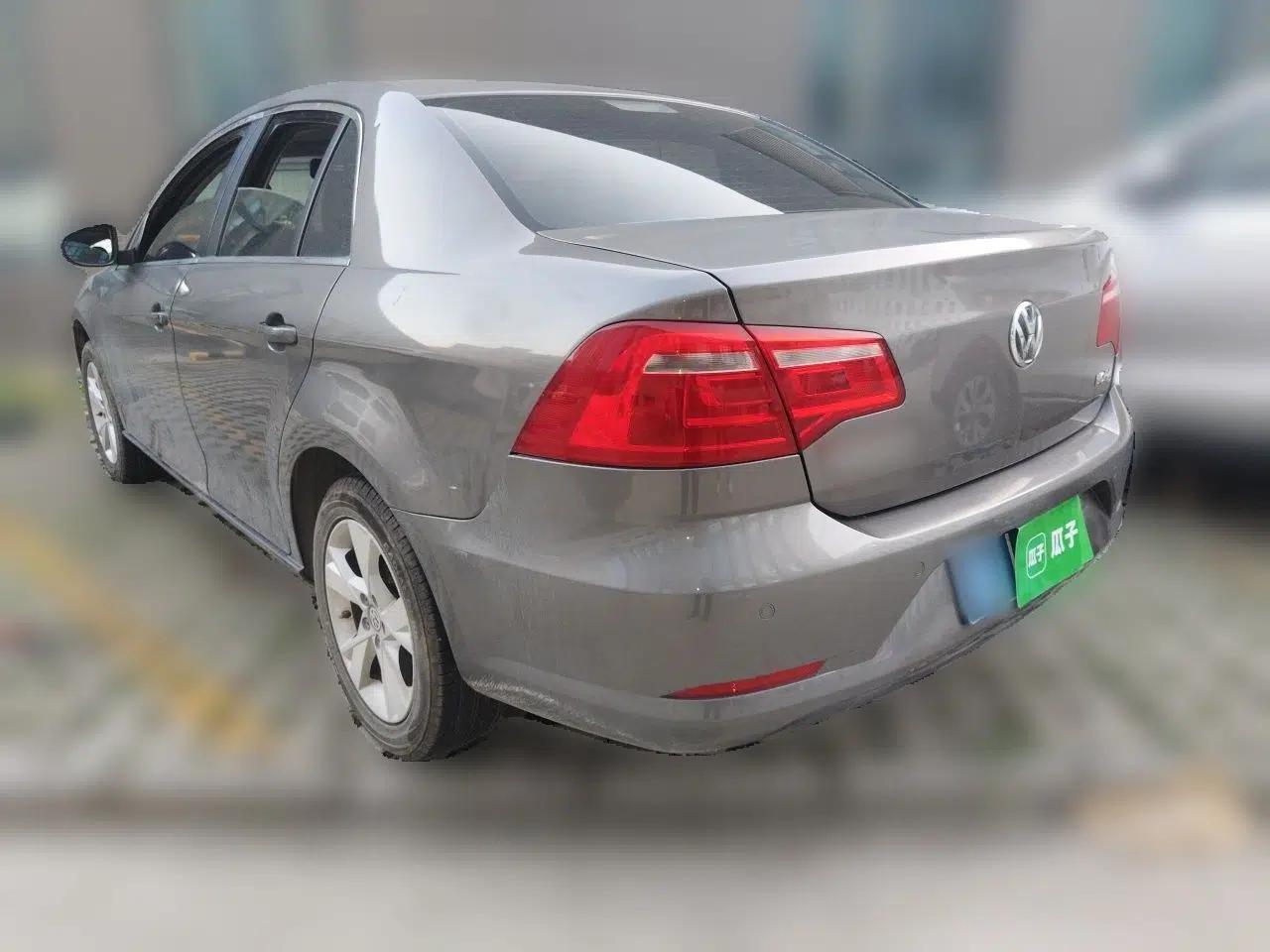 Volkswagen Bora 2013 1.6L Manual Comfort Model — миниатюра 4