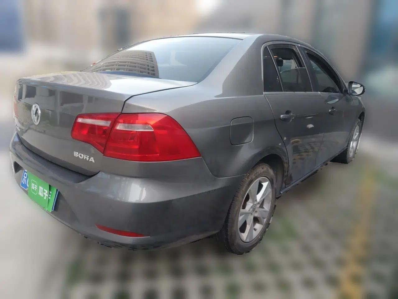 Volkswagen Bora 2013 1.6L Manual Comfort Model — миниатюра 6