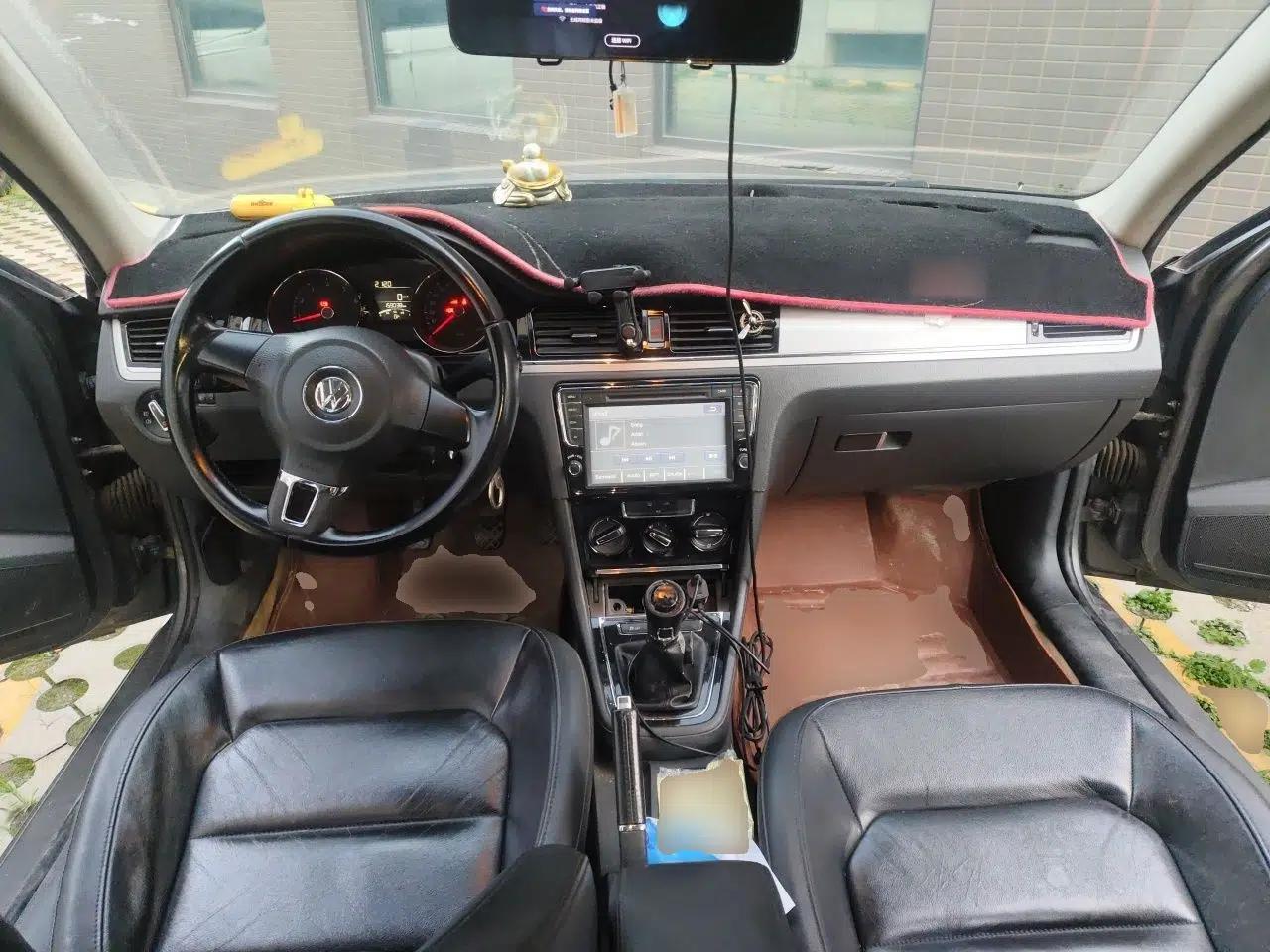 Volkswagen Bora 2013 1.6L Manual Comfort Model — миниатюра 9