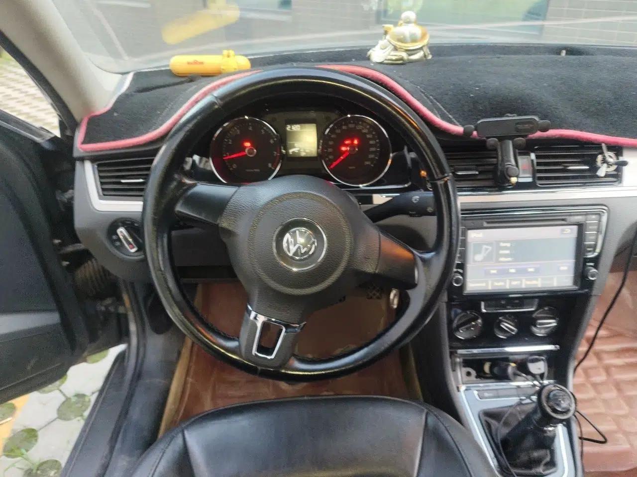 Volkswagen Bora 2013 1.6L Manual Comfort Model — миниатюра 10