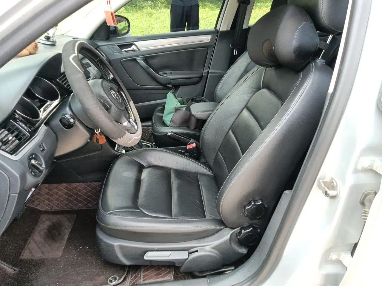 Volkswagen Bora 2013 1.6L Automatic Comfort Model — миниатюра 15