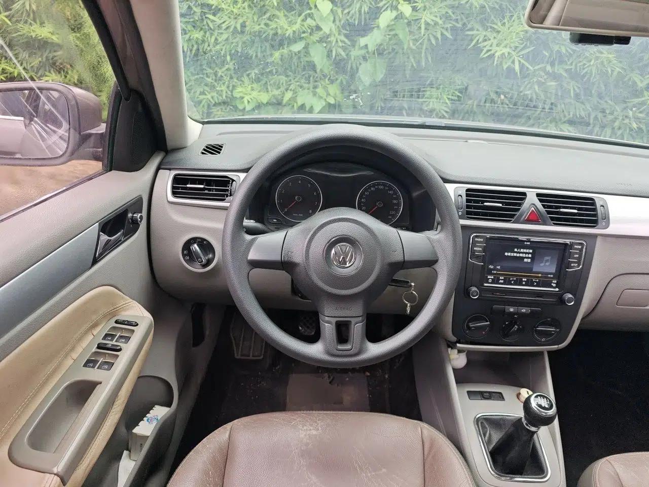 Volkswagen Bora 2012 1.6L Manual Fashion Edition — миниатюра 10