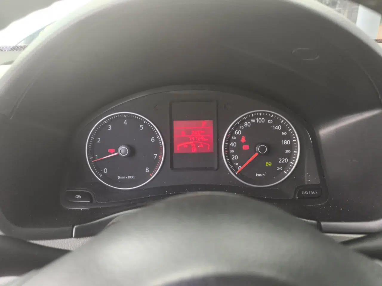 Volkswagen Bora 2011 1.6L Automatic Comfort Model — миниатюра 11