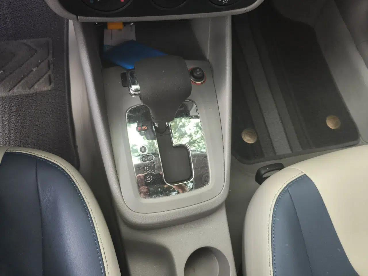 Volkswagen Bora 2011 1.6L Automatic Comfort Model — миниатюра 14