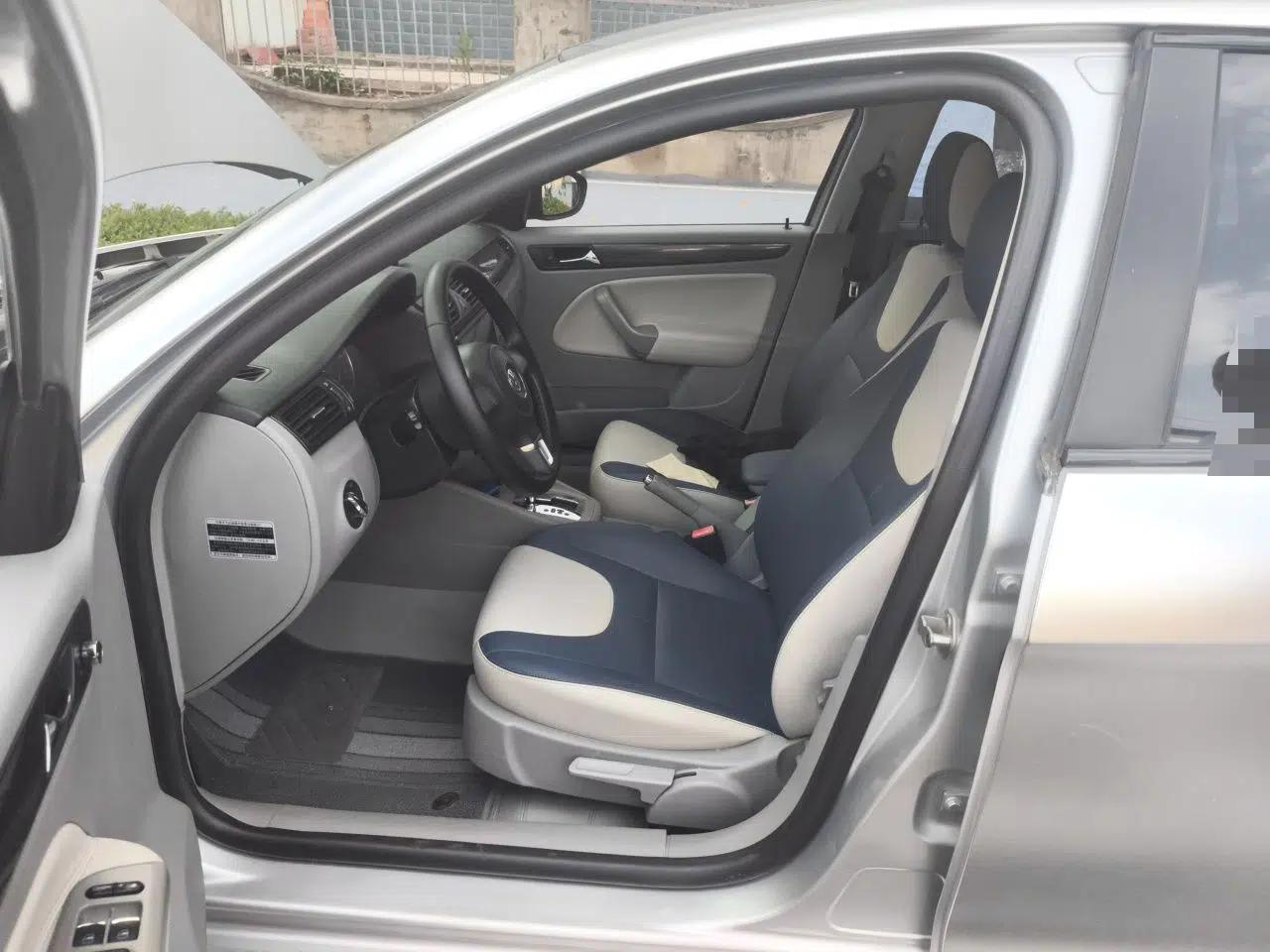 Volkswagen Bora 2011 1.6L Automatic Comfort Model — миниатюра 15