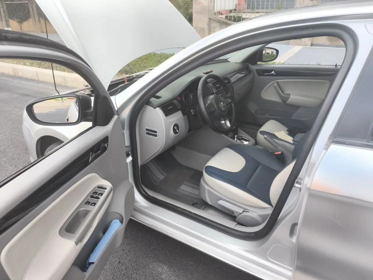 Volkswagen Bora 2011 1.6L Automatic Comfort Model — миниатюра 16